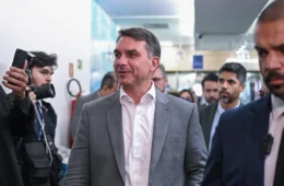 Republicanos oficializa apoio a Flávio Bolsonaro no 2º turno contra Lula