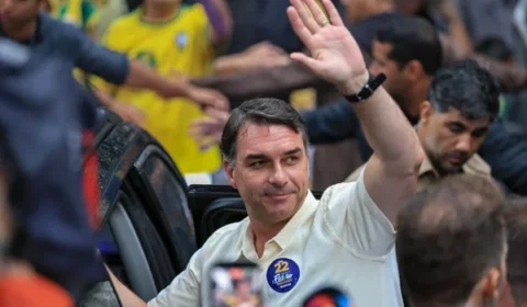 PF investiga possível fuga de Flávio Bolsonaro do Brasil rumo aos Estados Unidos