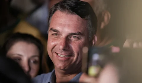Flávio promete menos impostos e mais policiais para chegar ao Planalto