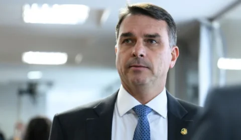 Imprensa internacional destaca viagem de Flávio Bolsonaro aos EUA após derrota eleitoral