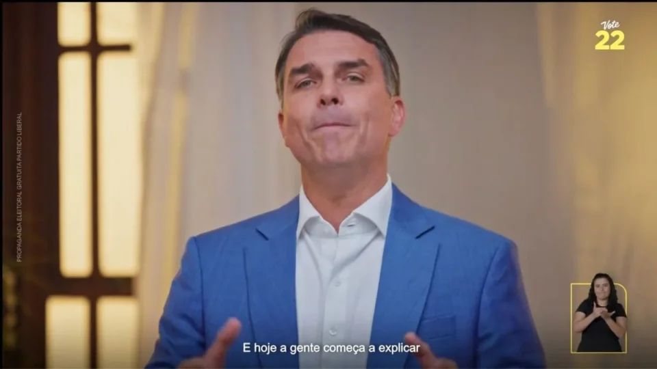 Falha técnica tira áudio de propaganda de Flávio Bolsonaro na TV