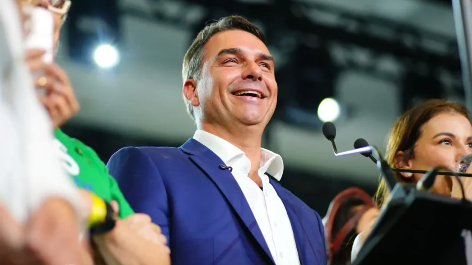 Lucidez ou insensatez? O jogo por trás das decisões de Nunes e Mendonça sobre Flávio Bolsonaro