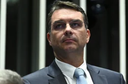 Casa Rosada nega entrada de Flávio Bolsonaro na Argentina em nota oficial