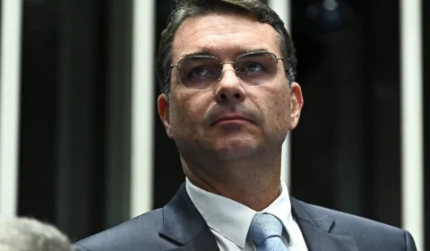 Casa Rosada nega entrada de Flávio Bolsonaro na Argentina em nota oficial