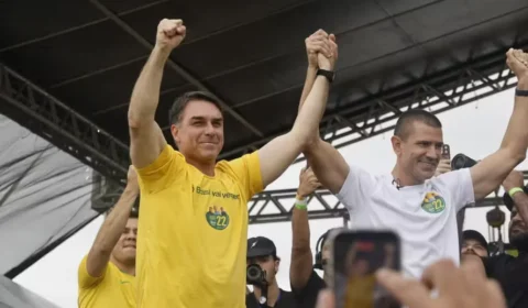 Após vitória no TSE, Douglas Ruas surge ao lado de Flávio Bolsonaro em vídeo; assista