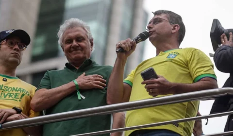 Flávio vai em busca de aliados e abraça centrão para 2° turno apertado