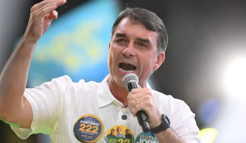 Flávio Bolsonaro desiste de debate da Globo e atribui decisão a “censura” do TSE