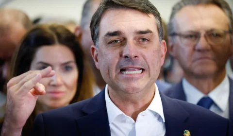 TSE manda derrubar site que oferecia criptomoedas por publicações pró-Flávio Bolsonaro