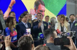 Flávio associa criminosos a Lula, anuncia plano de segurança e promete criar Ministério da Prosperidade