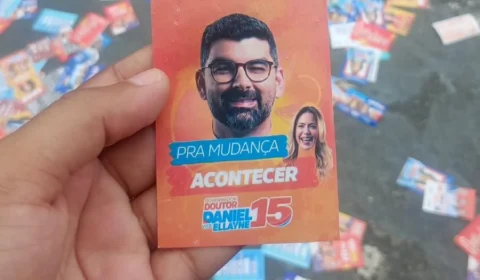 Santinhos com número falso de Daniel Santos são espalhados por Belém