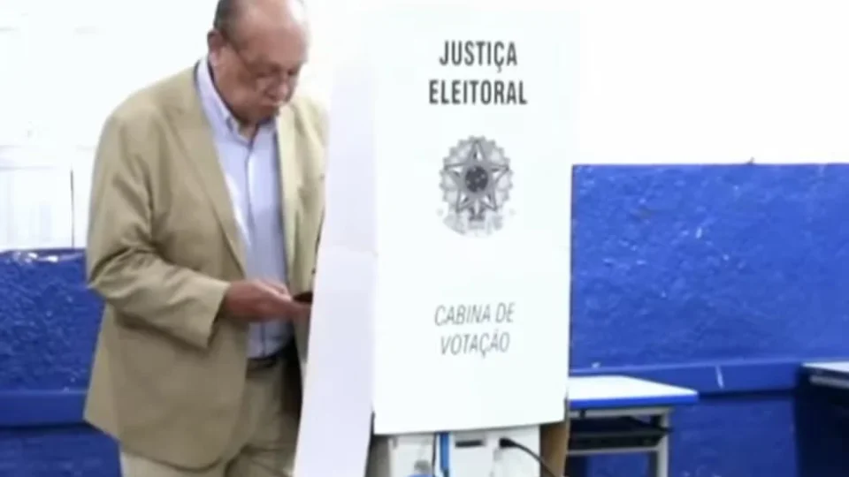 Gilmar Mendes vota em Diamantino, cidade onde nasceu em Mato Grosso