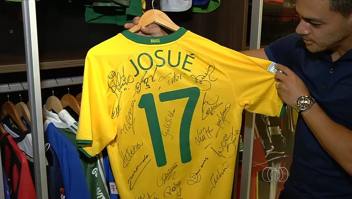 Josué (volante com passagem marcante pelo São Paulo, Wolfsburg e Seleção Brasileira)