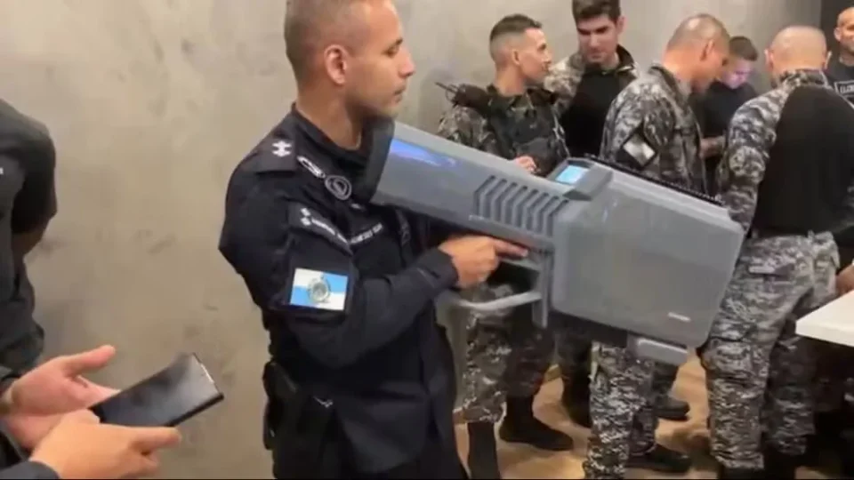 PM e Polícia Civil do Rio recebem fuzis antidrones para reforçar combate ao crime organizado
