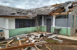 Temporais destelham casas e deixam rastro de estragos no Paraná