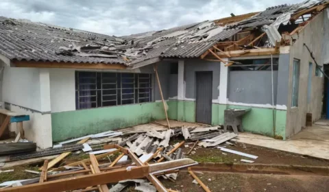 Temporais destelham casas e deixam rastro de estragos no Paraná