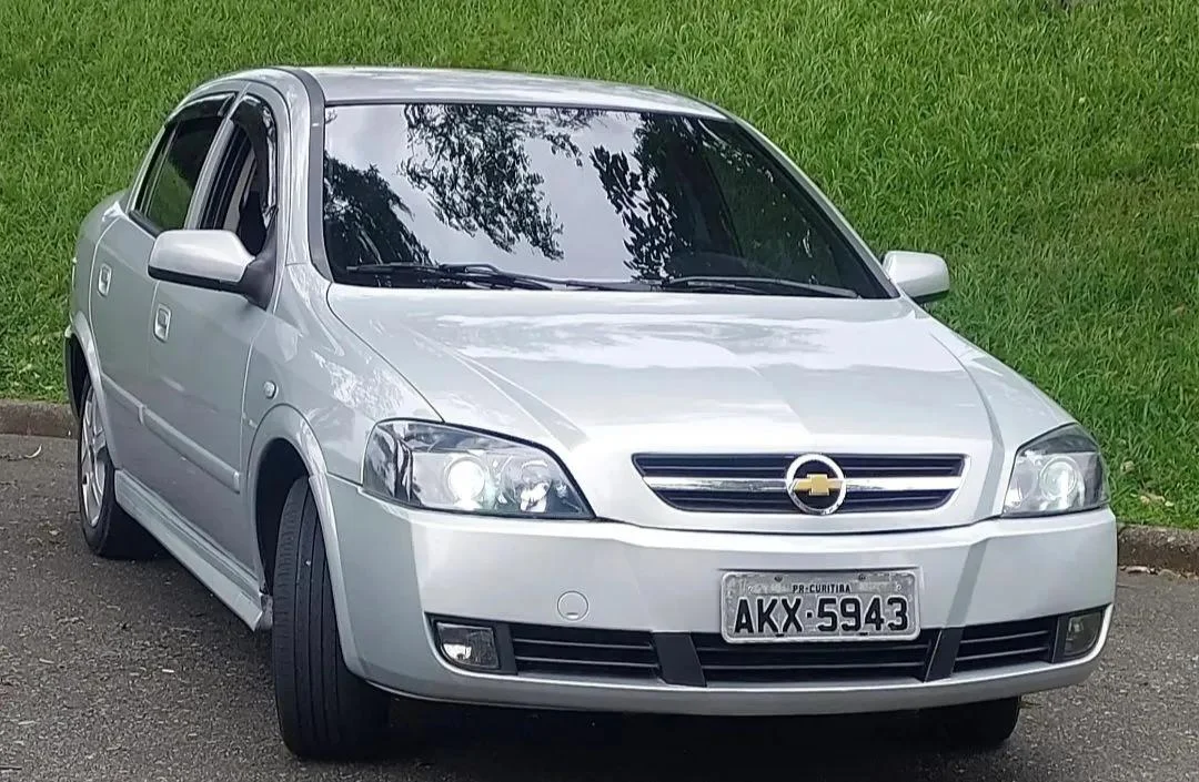 Chevrolet Astra oferece espaço interno e motor 2.0 no mercado de usados. Foto: Reprodução
