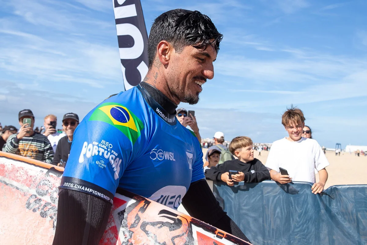 O confronto decisivo será entre o tricampeão mundial brasileiro e o surfista norte-americano.