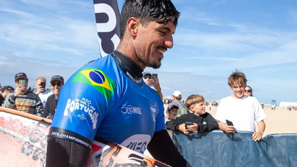 Gabriel Medina vence Italo Ferreira e enfrenta Griffin Colapinto na final em Peniche