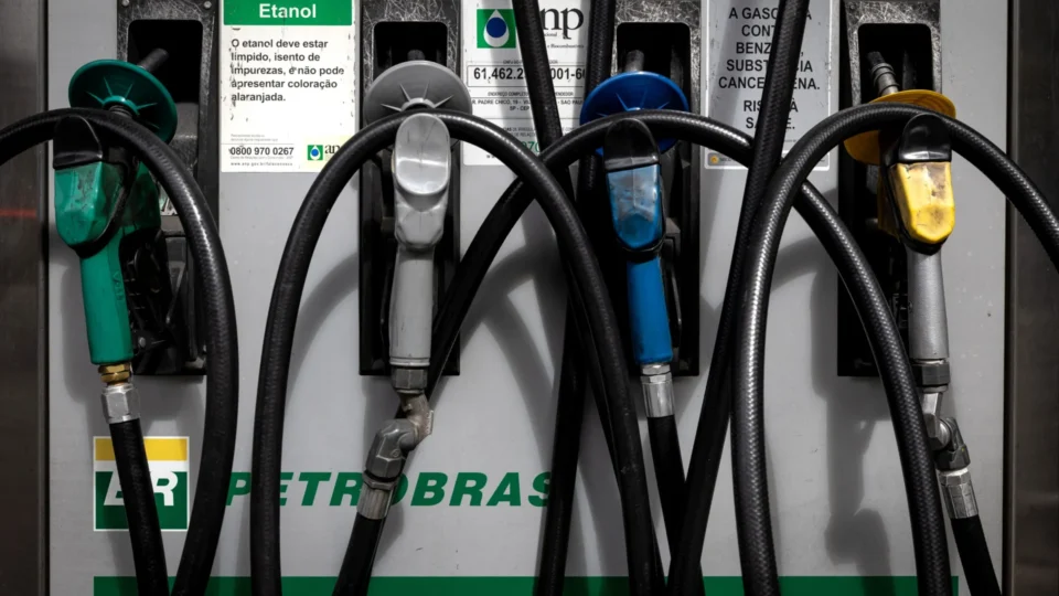 Confaz eleva ICMS do diesel em 11,1% para 2027 e pressiona preço