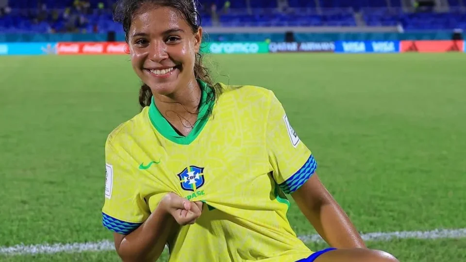 Quem é Giovanna Waksman, brasileira de 17 anos escolhida por Messi como promessa do futebol