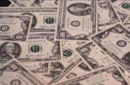 Dólar dispara após resultado eleitoral e aumenta tensão nos mercados brasileiros