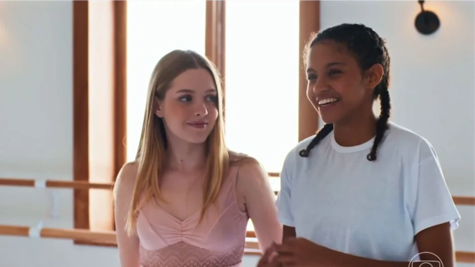 ‘Por Você’: fãs torcem por um romance entre Glorinha e Hanna