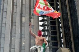 Quem é o gostoso da Paulista? Homem mascarado em ato petista viraliza