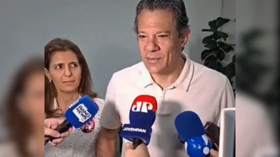 Haddad vota em São Paulo e diz que há clima excelente para reeleição de Lula