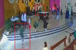 Homem invade altar e tenta agredir bispo durante missa em Caraguatatuba