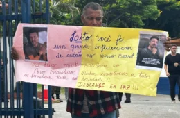 Fãs e familiares se despedem de Lito Sousa em velório aberto ao público em São Paulo
