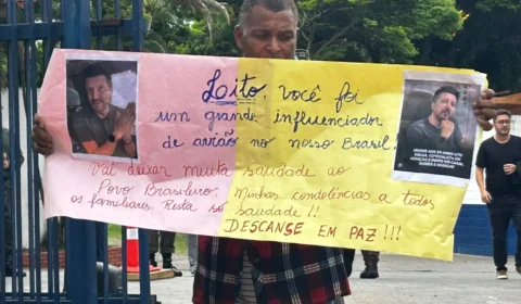 Fãs e familiares se despedem de Lito Sousa em velório aberto ao público em São Paulo