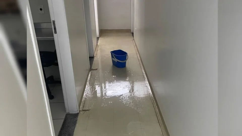 Chuva provoca alagamentos no Hospital de Base e atinge áreas de oncologia e radioterapia