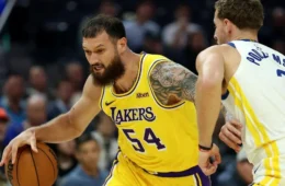 Warriors x Lakers: Curry brilha em vitória por 124 a 98 na pré-temporada da NBA