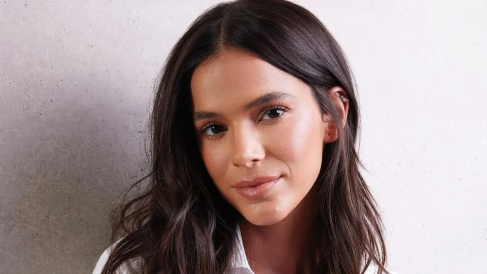 Bruna Marquezine assume romance com Shawn Mendes e fala em nova fase