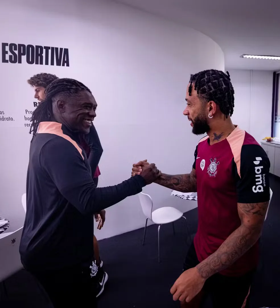 Até lá, o treinador terá mais quatro dias de preparação para avaliar o elenco, realizar ajustes e definir a escalação inicial.