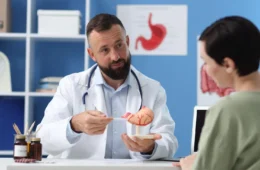 Câncer de estômago mata milhares no Brasil; bactéria H. pylori preocupa especialistas