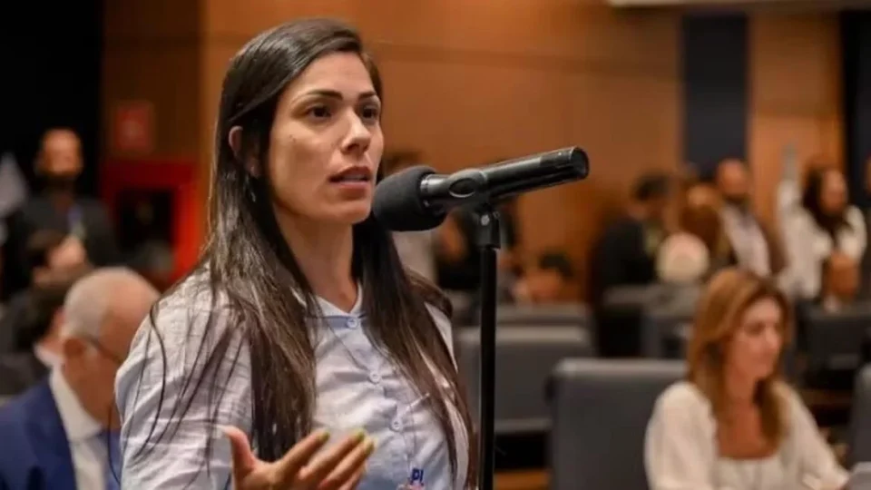 Nascida em Manaus, Índia Armelau é a deputada estadual mais votada do Rio