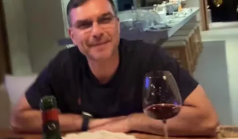 PF aponta Flávio Bolsonaro como usuário master de conta de offshore ligada a jato de Vorcaro