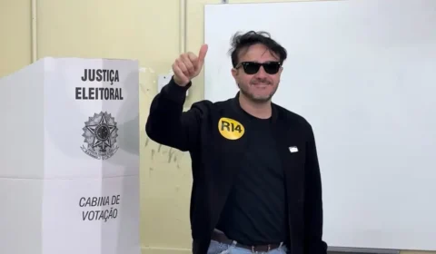 Renan Santos vota em São Paulo e chama eleição de “mais estranha” desde 1989