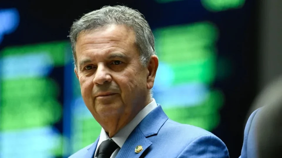 Após aprovação do fim da 6×1, PL mira redução da maioridade penal