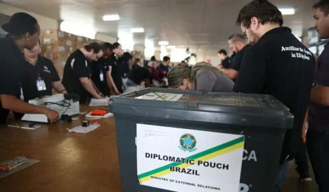 Brasileiros já votam no exterior; eleição começou na Nova Zelândia e termina nos EUA e Canadá