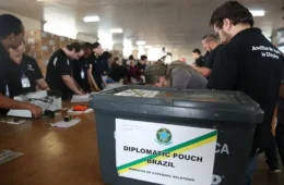 Número de brasileiros aptos a votar nos EUA cresce 45% nas Eleições 2026