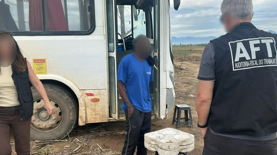 67 trabalhadores são resgatados de condições análogas à escravidão em usina de Cabo Frio