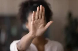 Homem é preso no DF suspeito de ameaçar mulheres, cometer injúria racial e extorquir vítimas