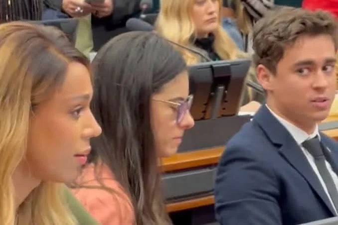A disputa judicial, portanto, está relacionada à publicação e à circulação das imagens artificiais, não a uma agressão física praticada pelo deputado.