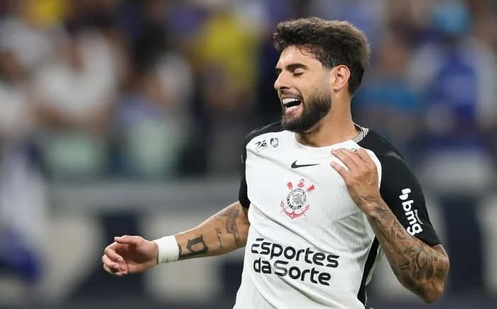 Com seis jogos restantes, a tendência é de que o camisa 9 siga como peça central do time na tentativa de reação.