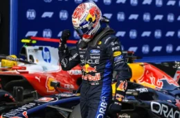 Verstappen assume liderança do GP do Bahrein na Malásia após relargada