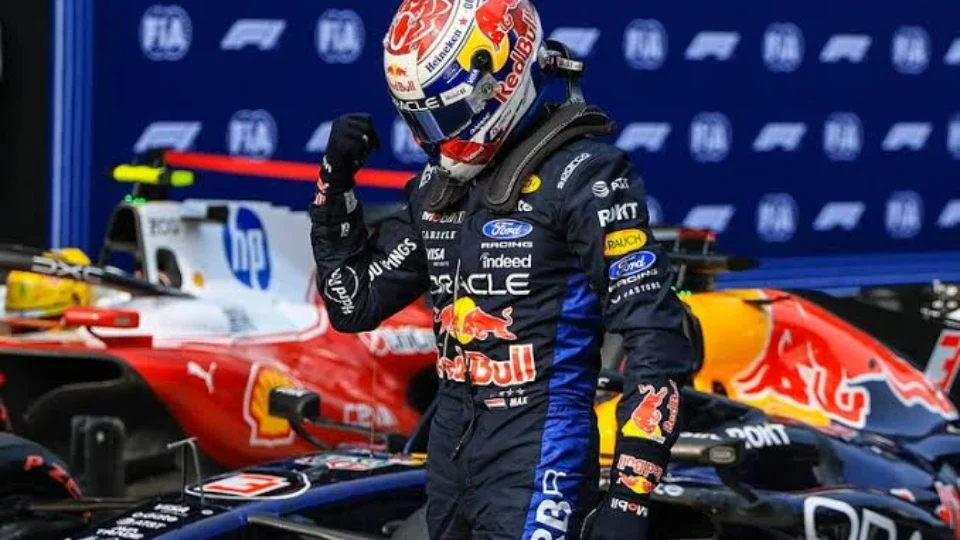 Verstappen assume liderança do GP do Bahrein na Malásia após relargada