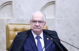 Fachin rejeita pedido de Flávio Bolsonaro para afastar Dino de processos ligados às eleições