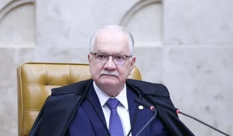Fachin rejeita pedido de Flávio Bolsonaro para afastar Dino de processos ligados às eleições